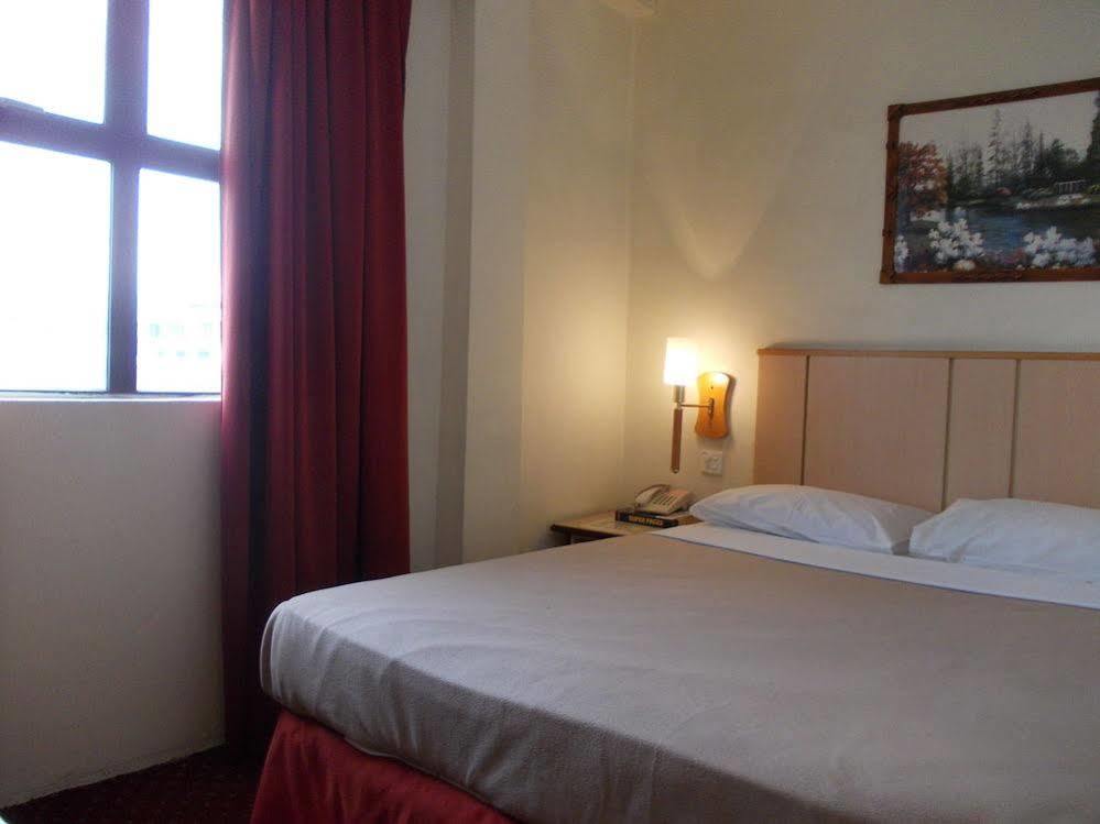 Hotel Sri Sutra - Sungai Buloh Petaling Jaya Luaran gambar